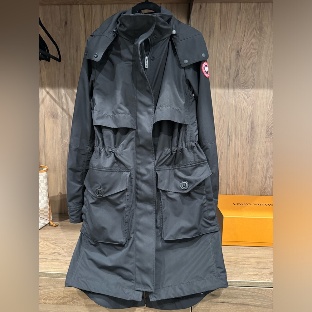 Canada Goose trench coat size xs
